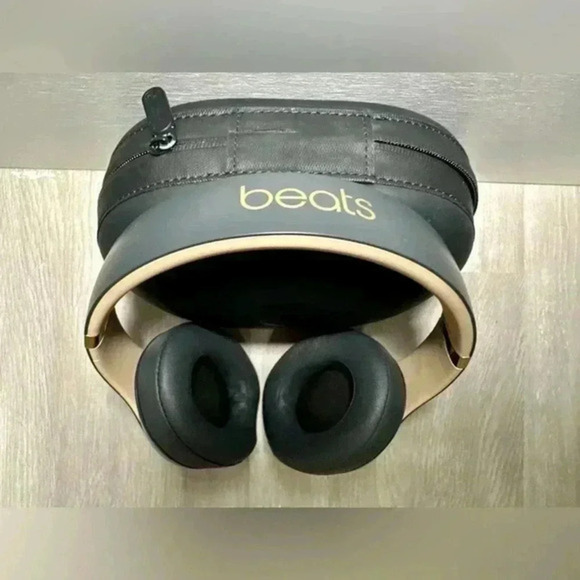 Beats by Dr. Dre Studio3 Bluetooth On Ear‎ Wireless Headphones - Shadow Gray - Picture 5 of 10